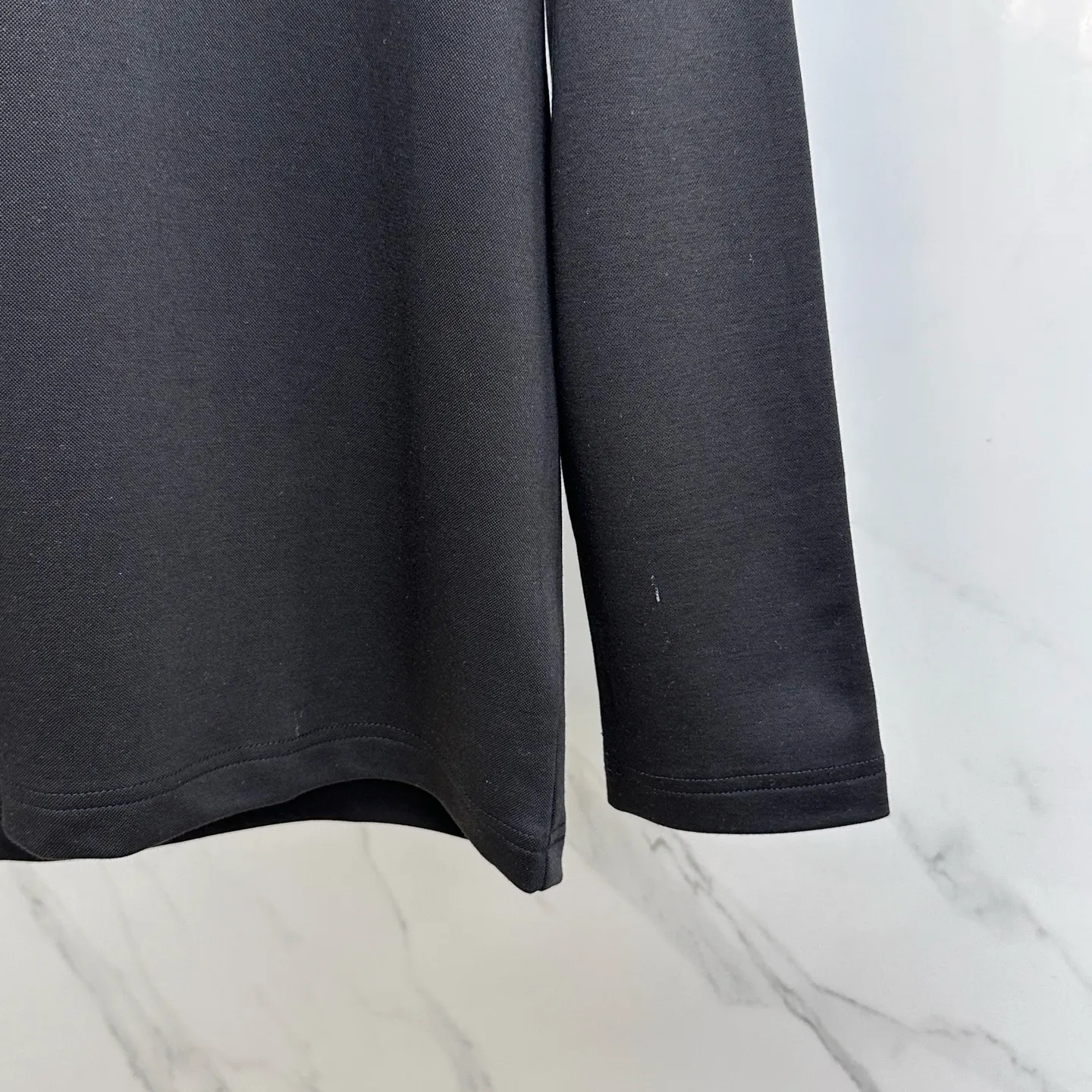 P190 Stonebird 2025 autumn and winter counter new fashion casual bottoming shirt long-sleeved T-shirt, fabric 280 grams Selected imported high-density double yarn 100% cotton fabric, made with exquisite original logo, excellent in comfort and breathability, soft, wrinkle-resistant, elastic and drapey. It is very handsome whether worn alone or as an inner layer. It is in line with men's practical dressing habits and pursues luxury, noble and elegant style, creating extraordinary men's taste. The visual effect is very good, the grade is very high, simple and fashionable, a must-have choice for leisure and business! Size: M-3XL